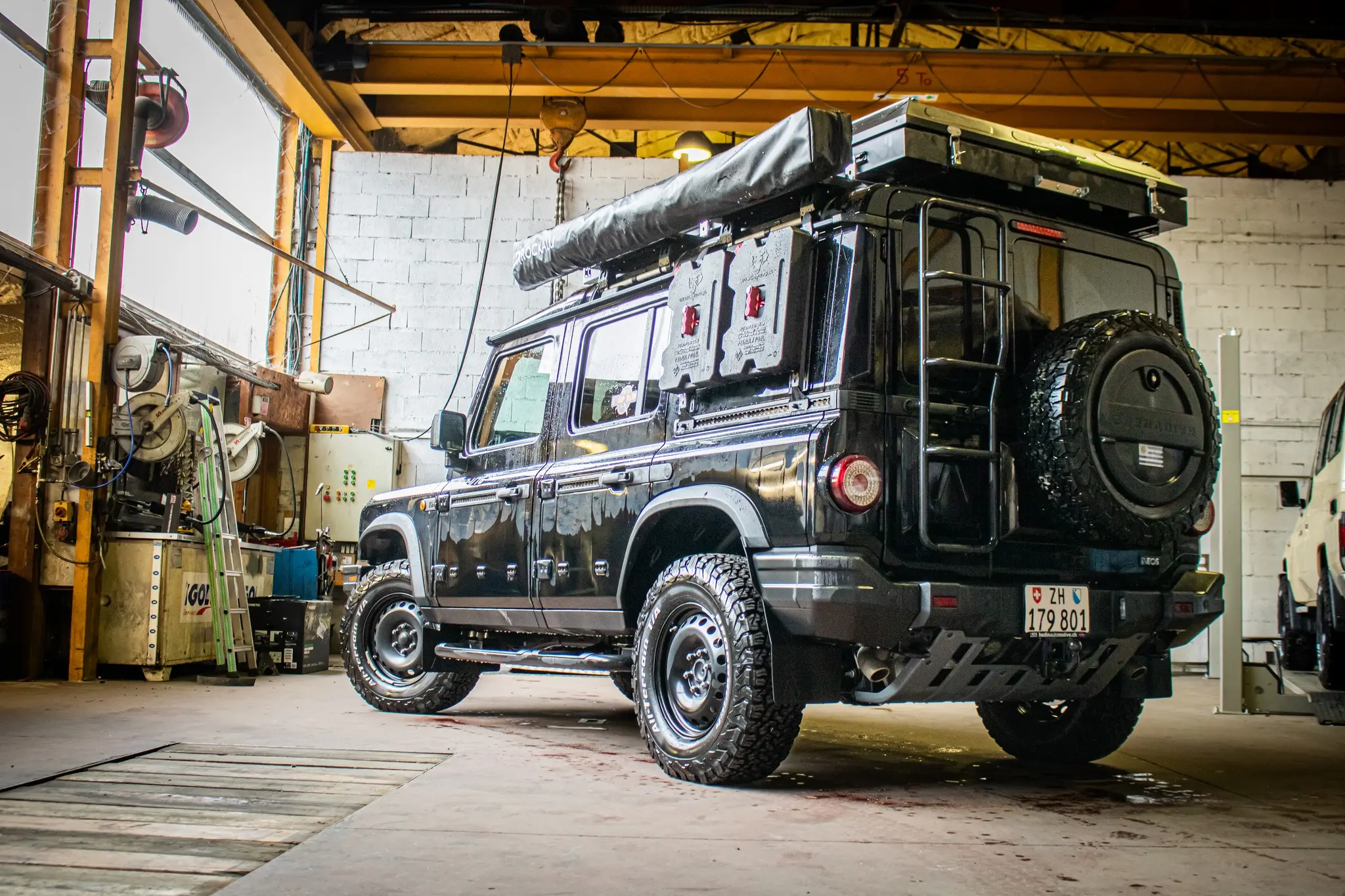 Jerrycan HD de Combustível em Preto "Overland Fuel" 9 L - Garantia Vitalícia - Image 2