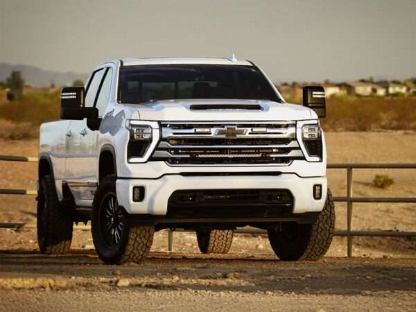 Chevrolet Silverado 2500/3500 High Country (2024+) - Kit de Montagem para Grelha (inclui: 1x Linear-24 Elite, 1x Suportes de Montagem para Grelha, 1x Kit de Cablagem)