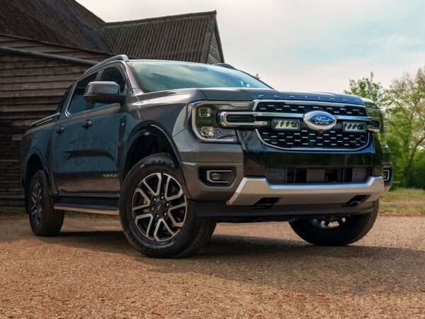 Ford Ranger Platinum (2023+) - Kit de Montagem da Grelha (inclui: 2x Triple-R 750 Wide, 1x Suportes de Montagem da Grelha, 1x Kit de Cablagem)