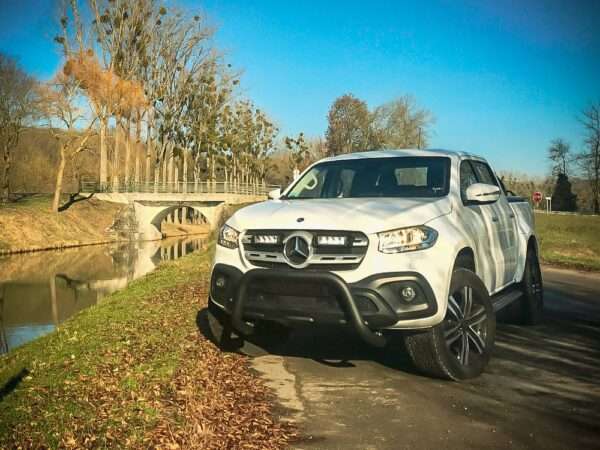 Mercedes X-Class (2017-2020) - Kit de Montagem para Grelha (inclui: 2x Triple-R 750 Std (Gen2), 1x Suportes de Montagem para Grelha, 1x Kit de Cablagem)