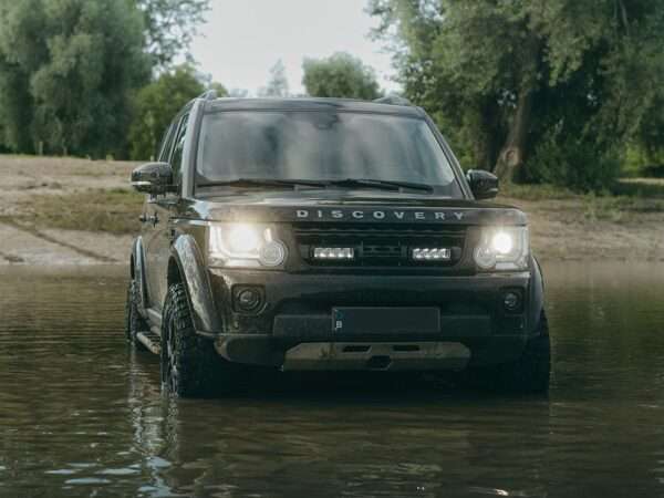 Land Rover Discovery 4 (2014-2016) - Kit de Montagem para Grelha (inclui: 2x Triple-R 750 Beacon, 1x Suportes para Grelha, 1x Kit de Cablagem)