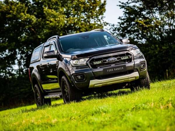 Ford Ranger (2019-2022) - Kit de Montagem da Grelha (inclui: 2x Triple-R 750 Beacon, 1x Suportes de Montagem da Grelha, 1x Kit de Cablagem)