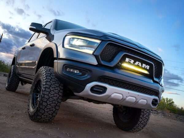 RAM Rebel (2019-2024) - Kit de Montagem para Grelha (inclui: 1 x Linear-18 Elite i-LBA, 1 x GM-REBEL-01K, 1 x Kit de Cablagem)