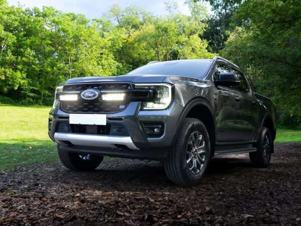 Ford Ranger Wildtrak (2023+) - Kit de Montagem para Grelha (inclui: 2x Triple-R 850 Elite (Gen2), 1x Suportes de Montagem para Grelha, 1x Kit de Cablagem)