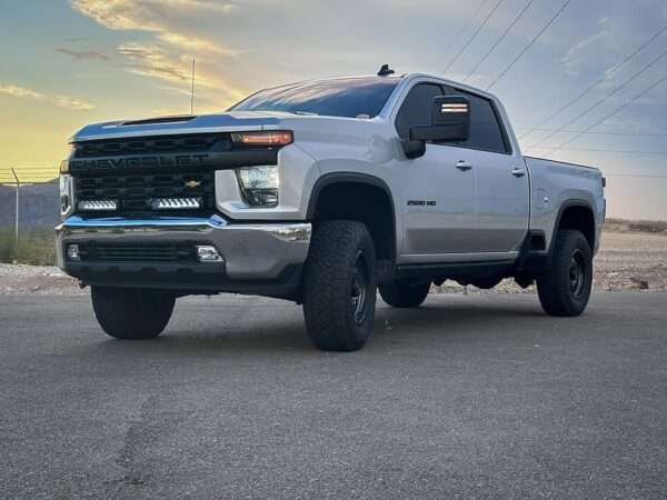 Chevrolet Silverado 2500 HD (2023+) - Kit de Montagem para Grelha (inclui: 2x Triple-R 1000, 1x Suportes de Montagem para Grelha, 1x Kit de Cablagem)