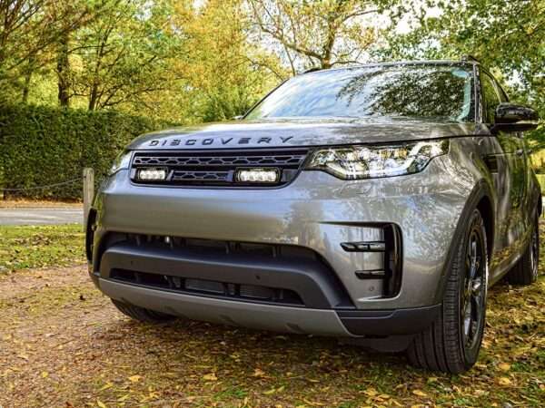 Land Rover Discovery 5 (2017-2020) - Kit de Montagem para Grelha (inclui: 2x ST4 Evo, 1x Suportes para Grelha, 1x Kit de Cablagem)