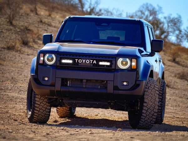 Toyota Land Cruiser 250 (2024+) - Kit de Montagem para Grelha (inclui: 2x ST4, 1x Suportes de Montagem para Grelha, 1x Kit de Cablagem)