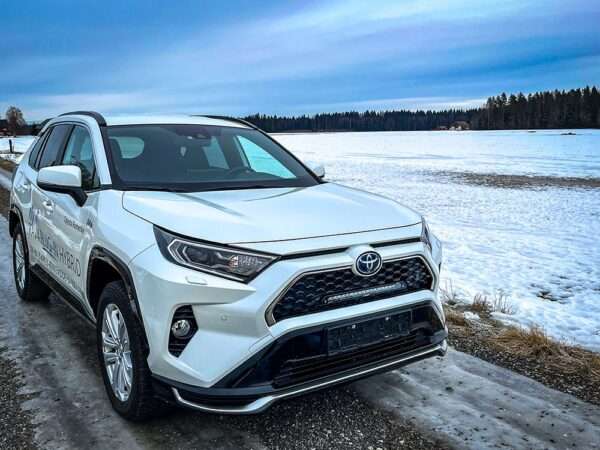 Toyota Rav4 Plug-In Hybrid (2020+) - Kit de Montagem para Grelha (inclui: 1x Linear-18 Elite, 1x Suportes de Montagem para Grelha, 1x Kit de Cablagem)