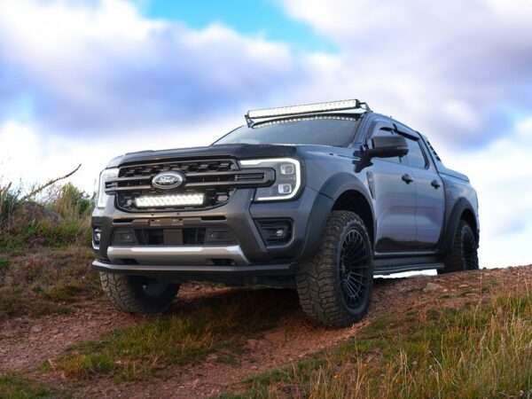 Ford Ranger Wildtrak (2023+) - Kit de Montagem para Grelha (inclui: 1x Triple-R 1250 Elite+, 1x Suportes de Montagem para Grelha)