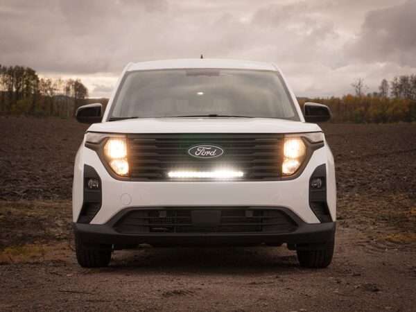 Ford Transit Courier (2023+) - Kit de Iluminação para Grelha (inclui: 1x Glide Elite com Luz de Posição, 1x Suportes de Montagem para Grelha, 1x Kit de Cablagem)