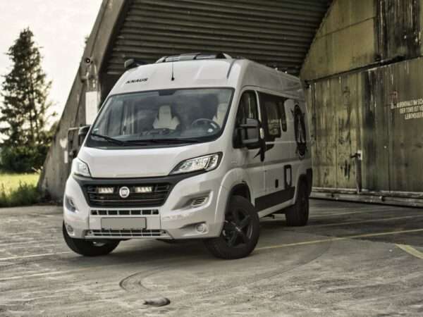 Fiat Ducato (2014-2021) - Kit de Iluminação para Grelha (inclui: 2x Triple-R 750 Beacon, 1x Suportes para Grelha, 1x Kit de Cablagem)
