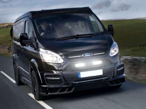 Ford Transit Custom (2012-2017) - Kit de Iluminação para Grelha (inclui: 2x Triple-R 750 Beacon, 1x Suportes para Grelha, 1x Kit de Cablagem)