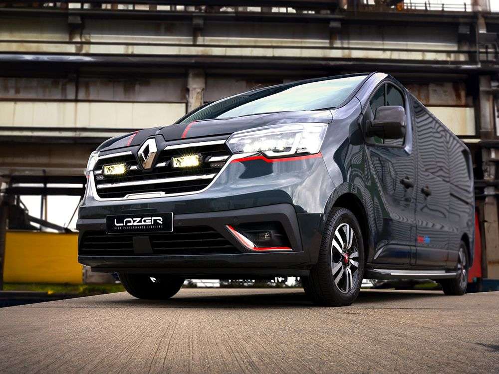Renault Trafic (2023+) - Kit de Montagem para Grelha (inclui: 2x Triple-R 750 Wide, 1x GM-RNTR-02K, 1x Kit de Cablagem)