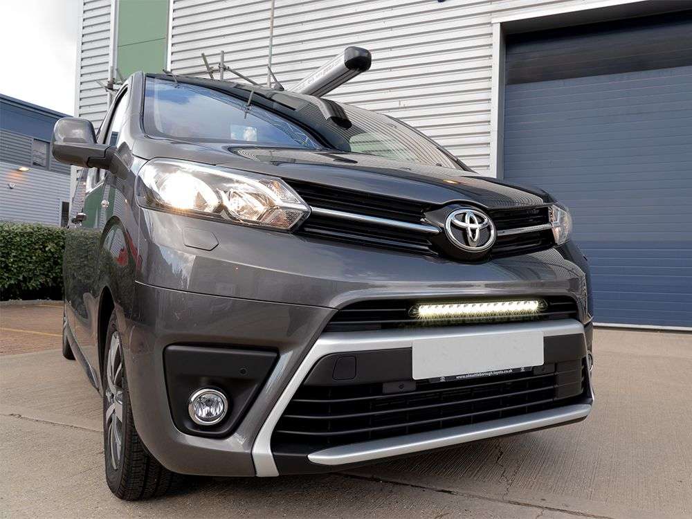 Kit de Montagem para Barra no Para-choques (Para Linear-18) - Toyota Proace (2016-2023)