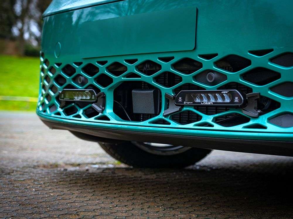 VW ID Buzz (2023+) - Kit de Iluminação para Grelha (inclui: 2x Linear-6 Elite, 1x GM-BUZZ-01K, 1x Kit de Cablagem) - Image 3
